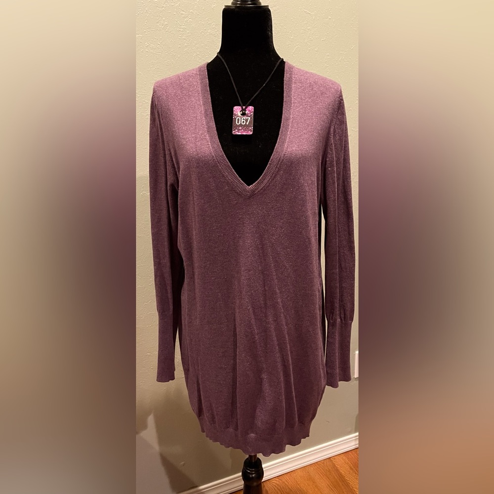 Moda sweater tunic with exposed zipper and V-neck size extra large